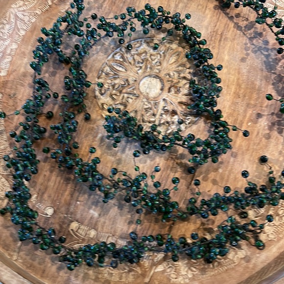 Pottery Barn RARE green glass pepper berry beaded garland 6’ - Picture 3 of 6